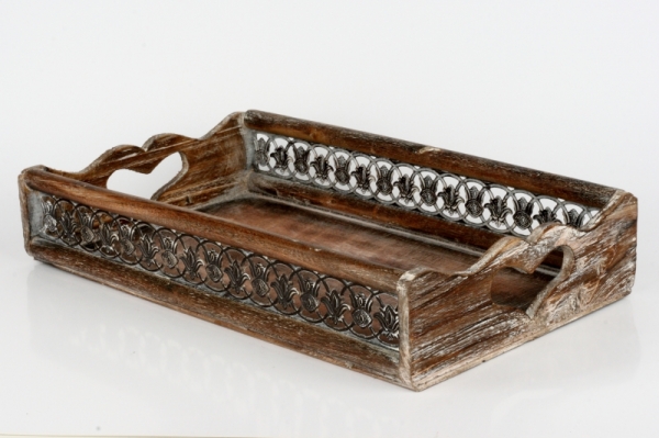Drevený podnos s kovovým zdobením 37x22x7,5cm