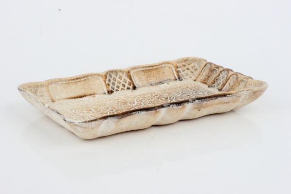 Drevený podnos s ornamentom hnedý 19x12x2cm