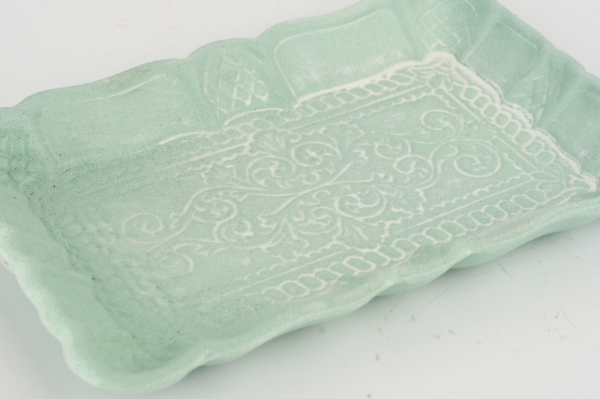 Drevenýpodnos s ornamentom mint 19x12x2cm