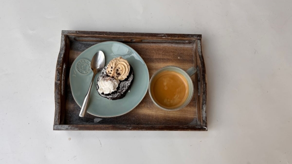 Drevený podnos sada dvoch kusov s úchytmi 31,5 x 23 cm