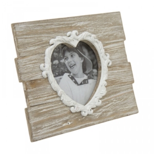 Drevený rámček na fotky so srdcom