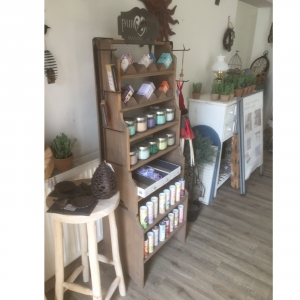 Dřevěný regál do obchodu -  BAZAR