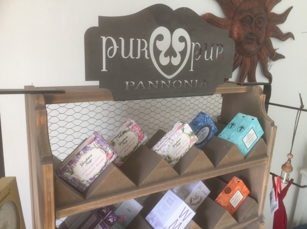 Dřevěný regál do obchodu -  BAZAR