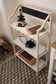 Drevený regál s tabuľou biely 98cm