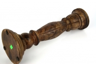 Drevený ručne vyrezávaný svietnik s patinou 38 cm