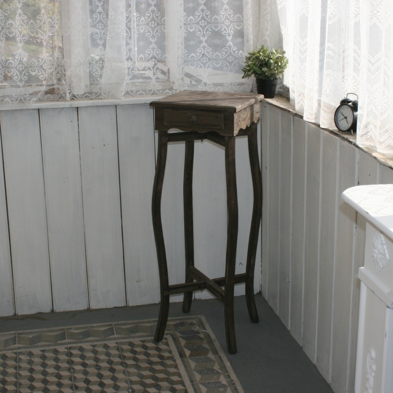 Drevený stojan na kvety s zásuvkou 36 × 100 × 36cm