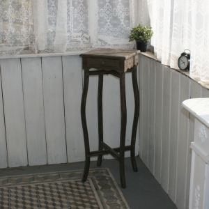 Drevený stojan na kvety s zásuvkou 36 × 100 × 36cm