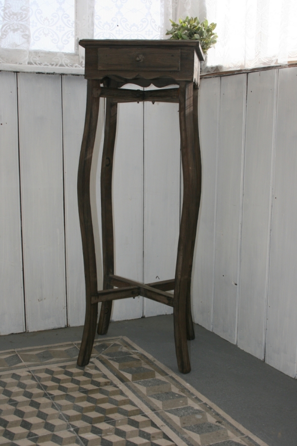 Drevený stojan na kvety s zásuvkou 36 × 100 × 36cm