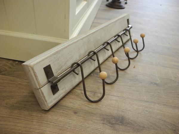 Dřevěný věšák 49x10cm