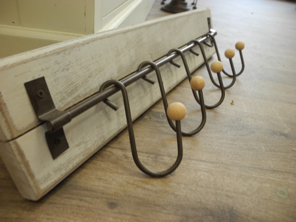 Dřevěný věšák 49x10cm