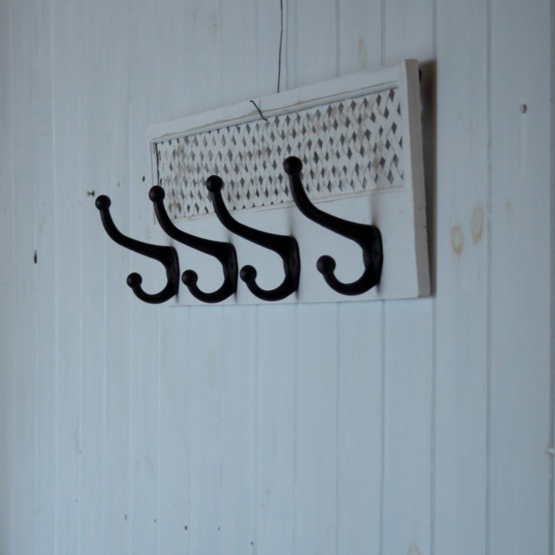 Dřevěný věšák 60x18cm - vyřazeno