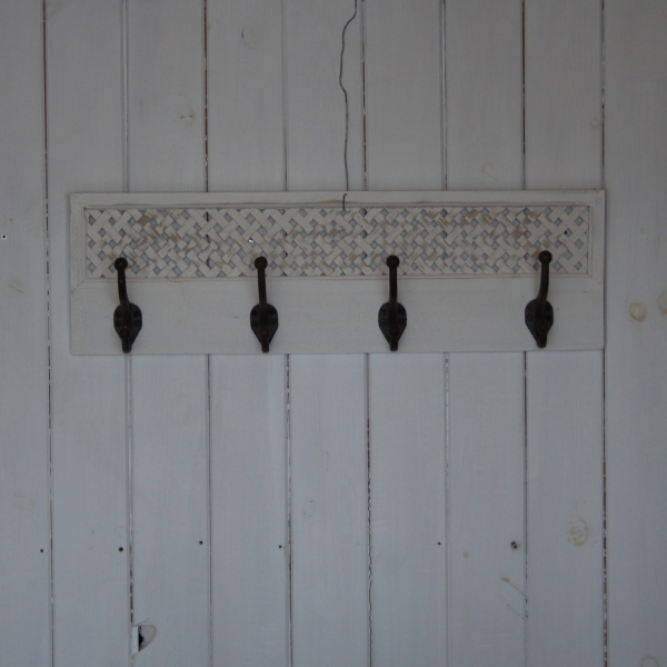 Dřevěný věšák 60x18cm - vyřazeno