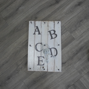 Drevený vešiak na kľúče 45x30cm