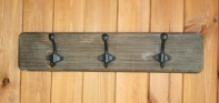 Drevený vešiak s tromi háčikmi 50cm