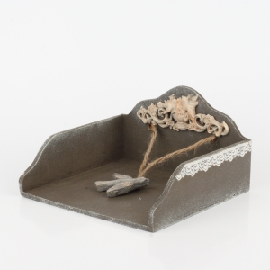 Držiak na servítky drevený s ornamentom 20x20cm