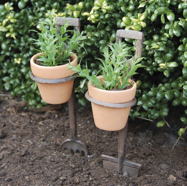 Držiaky na kvetináče VIDLY