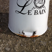 Džbán z bieleho smaltu 30cm - poškodený D