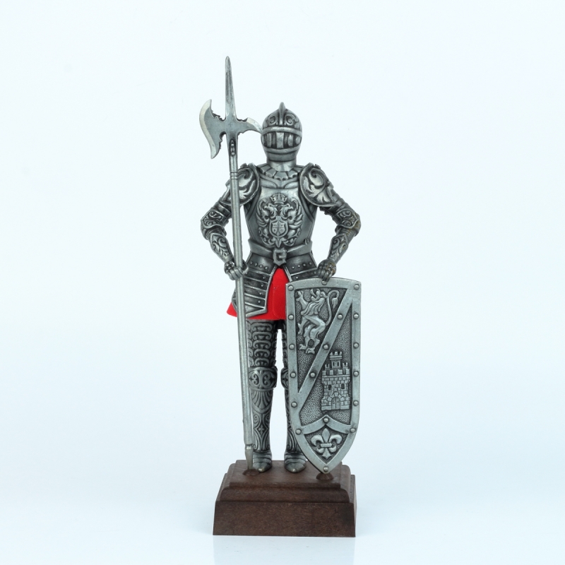 Figúrka rytiera v brnení na drevenom podstavci 25 cm