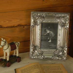 Fotorámik strieborný zdobený 20x25cm