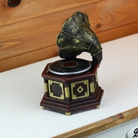 Gramofón retro pokladnička na peniaze 18x17 cm