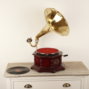 gramofón - vyřazeno
