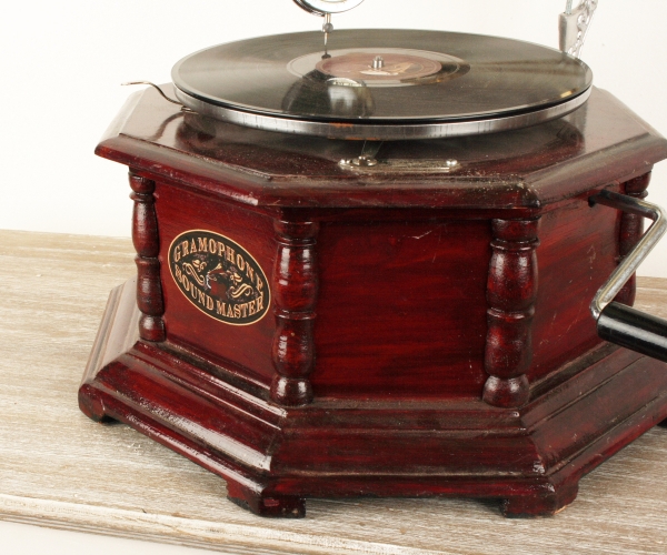 gramofón - vyřazeno