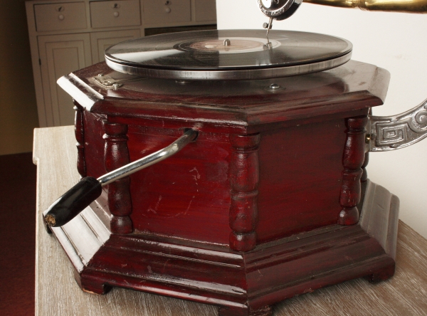 gramofón - vyřazeno