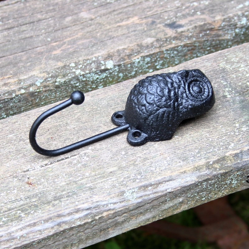 Háčik na kľúče so sovou čierny