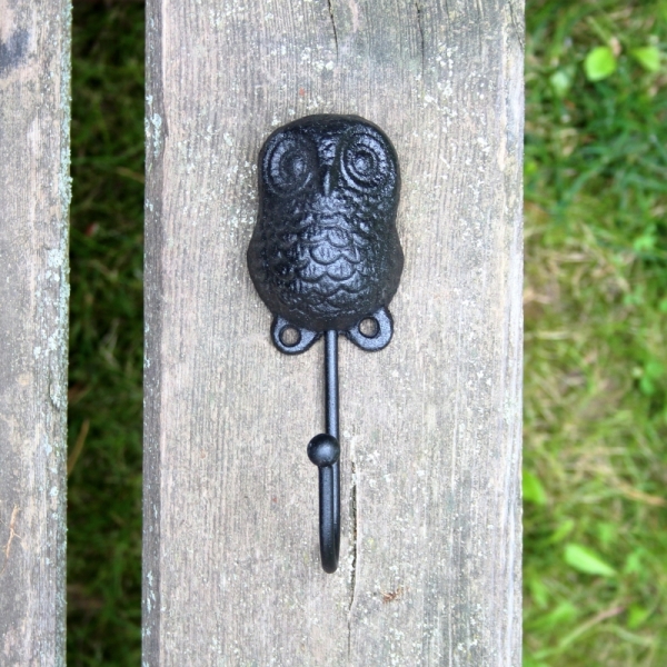 Háčik na kľúče so sovou čierny