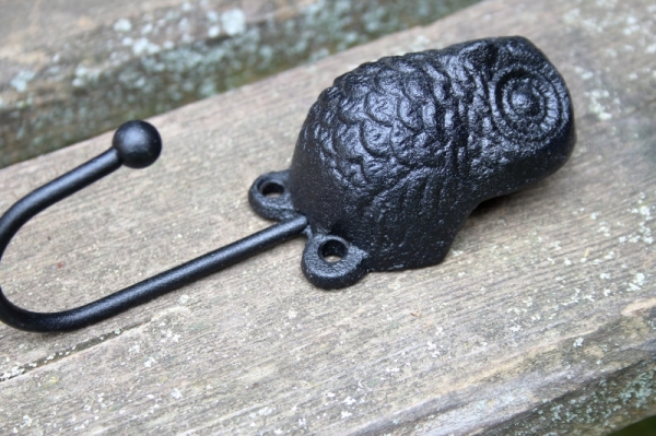 Háčik na kľúče so sovou čierny