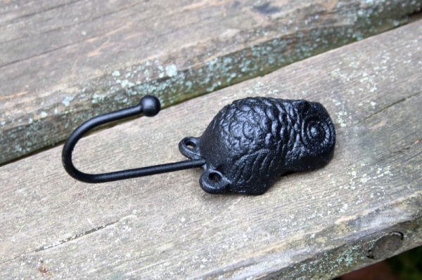 Háčik na kľúče so sovou čierny