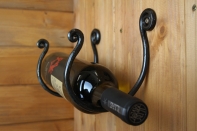 Háky na fľaše vína kované