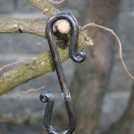 Háčik obojstranný