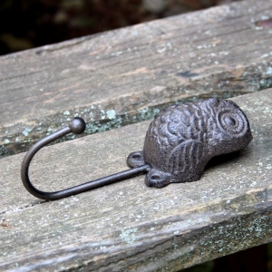 Háčik sa sovou hnědý