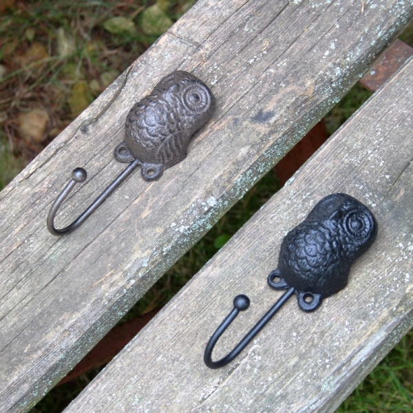 Háčik sa sovou hnědý