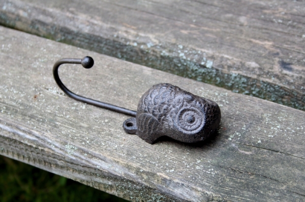 Háčik sa sovou hnědý