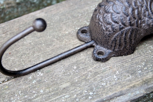 Háčik sa sovou hnědý