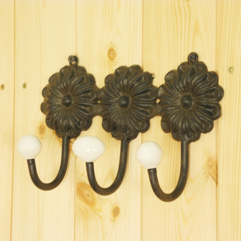 Háčiky do kuchyne - kytička s porcelánovou guličkou 24x8x16cm