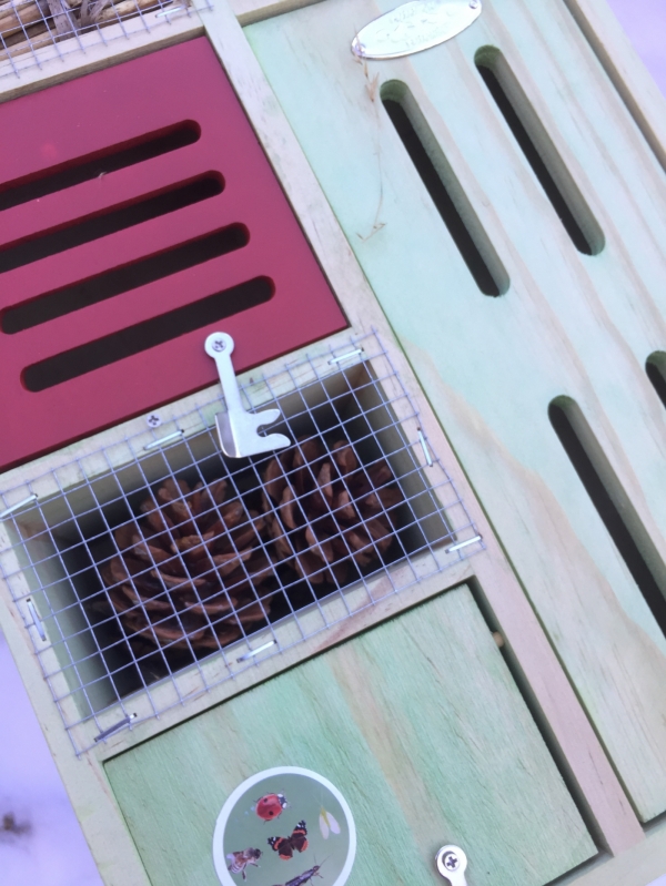 Hmyzie domček 31,4x14,9x48,3cm