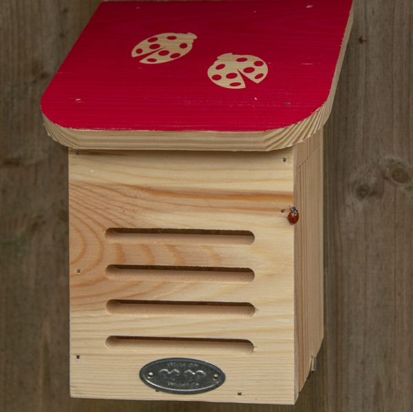 Hmyzie domček pre lienky červený 15x12x20cm