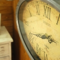 Hodiny kovové stolové - vada prasknutie kovového plášťa