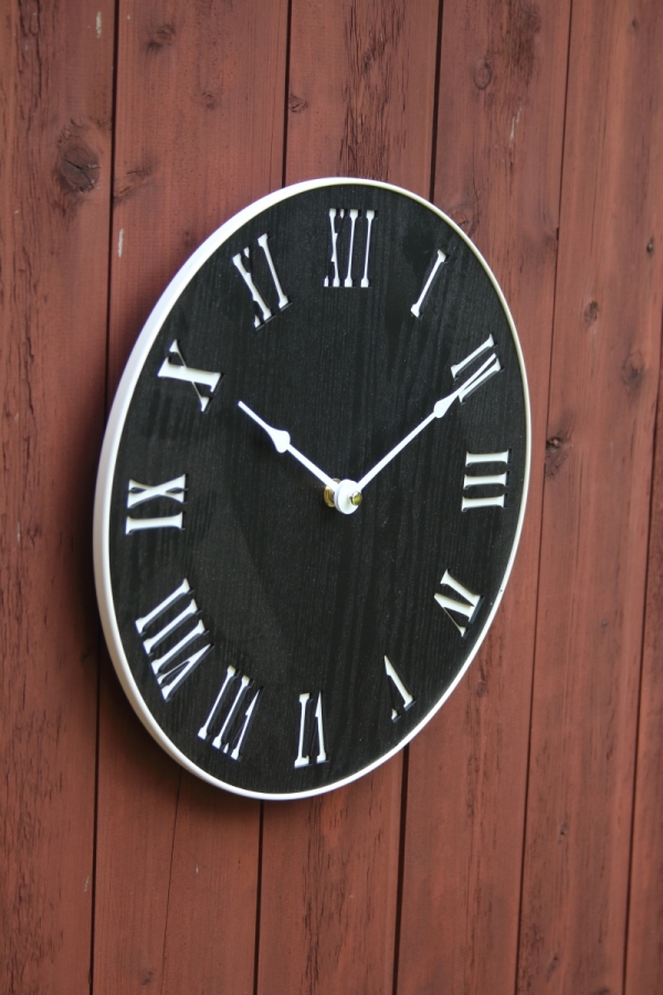 Hodiny nástenné čierne 30cm