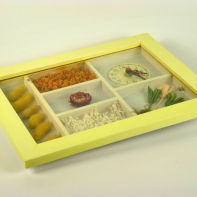 Hodiny nástenné drevené žlté 22x28cm