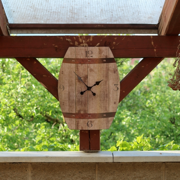 Hodiny nástenné plechové sud 50 x 38,5cm