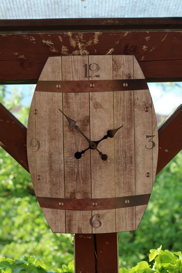 Hodiny nástenné plechové sud 50 x 38,5cm