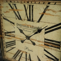 Hodiny nástenné - poškodenie - prasknuté sklo