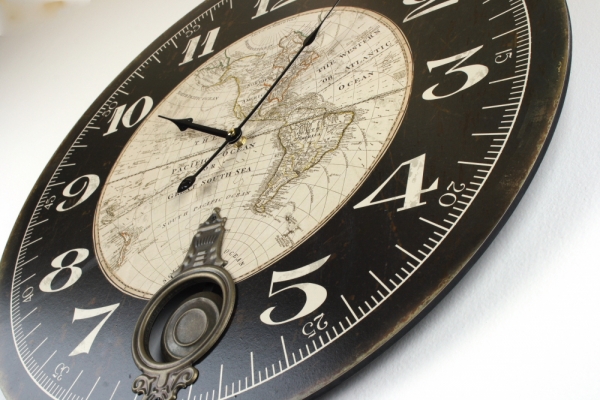 Hodiny nástenné s mapou a kyvadlom 58cm