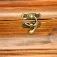 Hodiny retro - poškodené ľahkým škrabancom