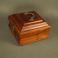 Hodiny retro - zle doliehajúce dvierka