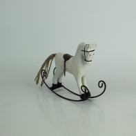 Hojdací drevený koník biely 16x12x3,5cm